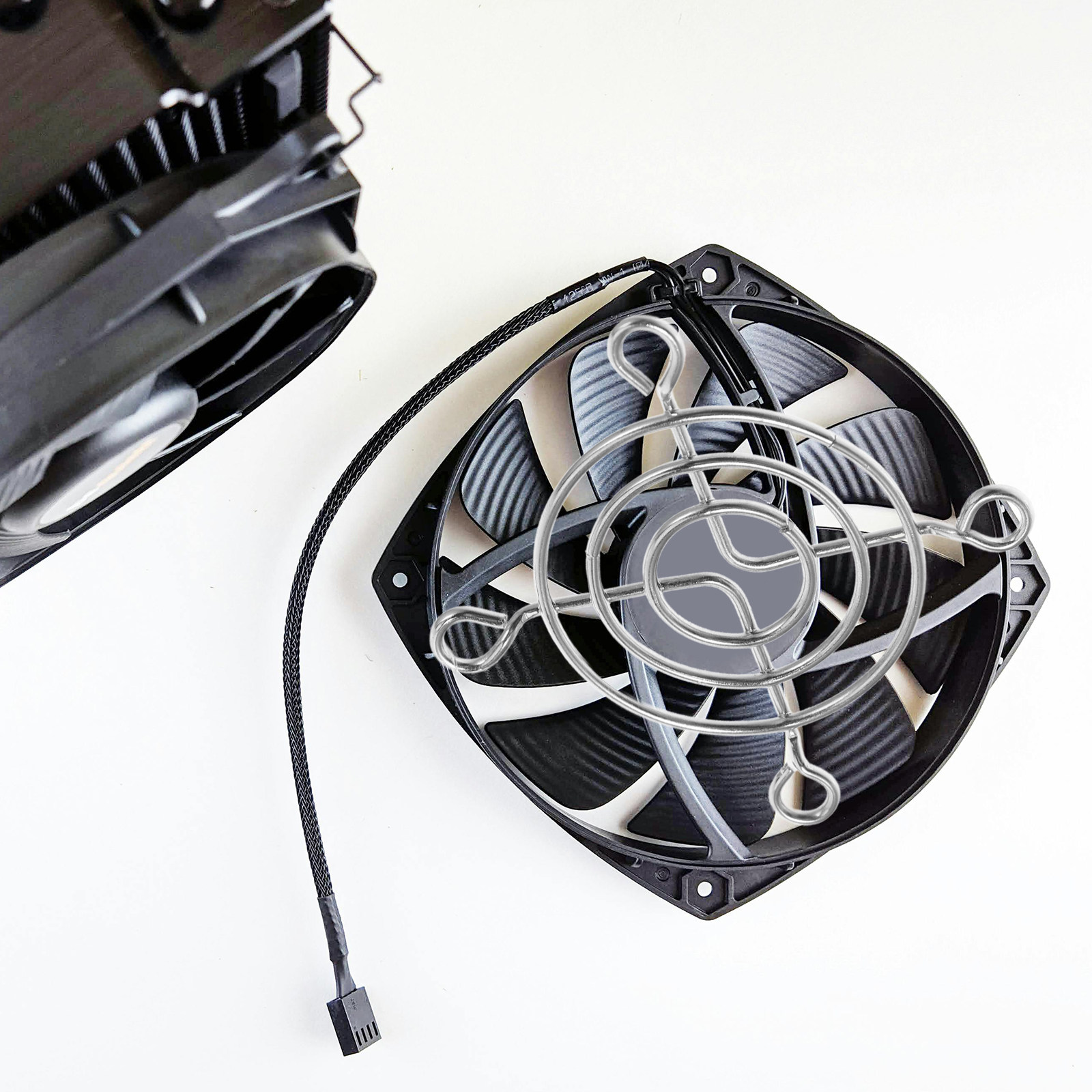 ตะแกรงป้องกันพัดลมระบายความร้อ - Case Fans บทวิจารณ์และราคา